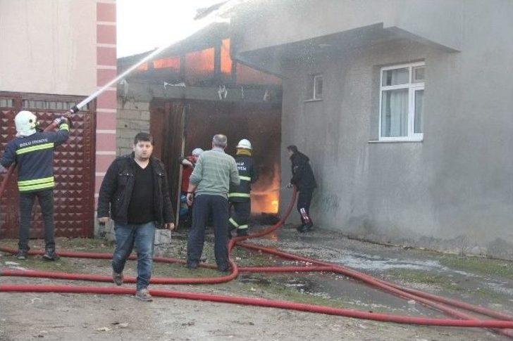 Bolu’da İki Katlı Ev, Ahır Ve Samanlık Yandı G1