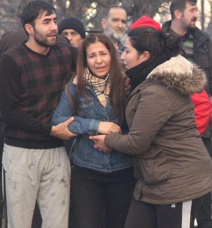 Bolu’da İki Katlı Ev, Ahır Ve Samanlık Yandı G3