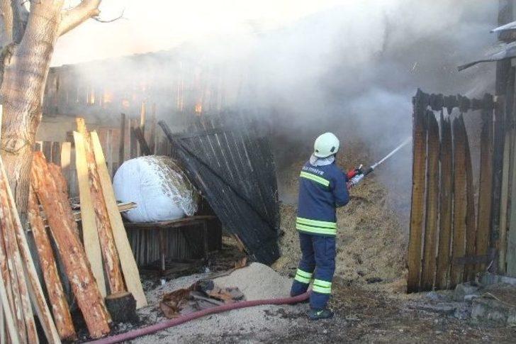 Bolu’da İki Katlı Ev, Ahır Ve Samanlık Yandı G4