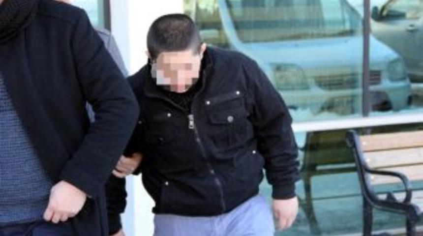 Sokakta Kadınları Öpen Genç Gözaltına Alındı