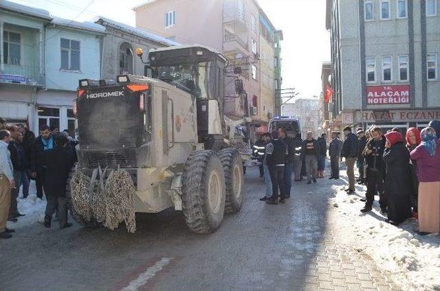 Greyderin Çarptığı Yaşlı Adam Hayatını Kaybetti 2