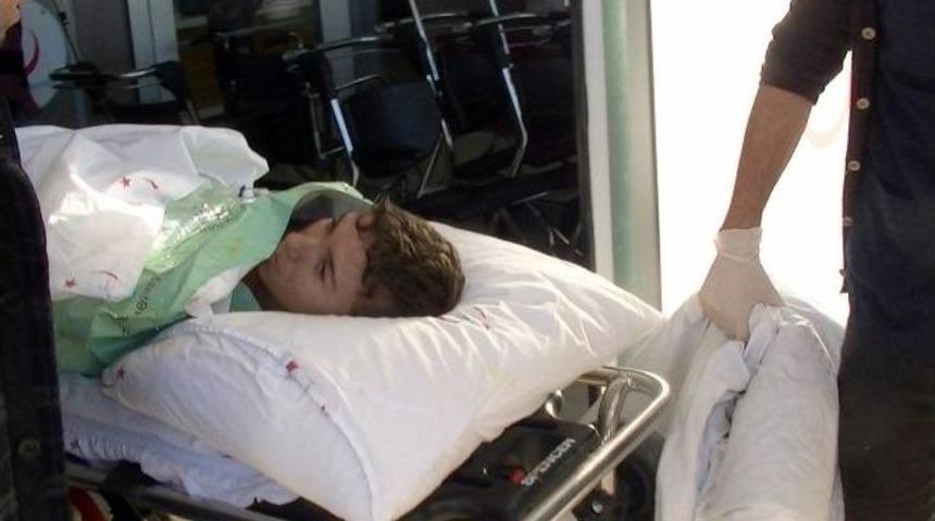 Tren Vagonunun &Uuml;zerine &Ccedil;ıkan &Ccedil;ocuk Y&uuml;ksek Gerilim Hattına Kapıldı