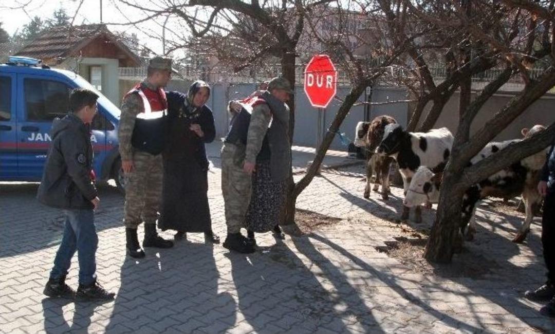 &Ccedil;alınan Hayvanları Bulunan K&ouml;yl&uuml;lerin Sevinci