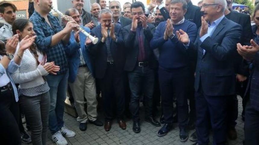 Bakanı Elvan, Tanju Çolak Ile Birlikte Esnafı Ziyaret Etti