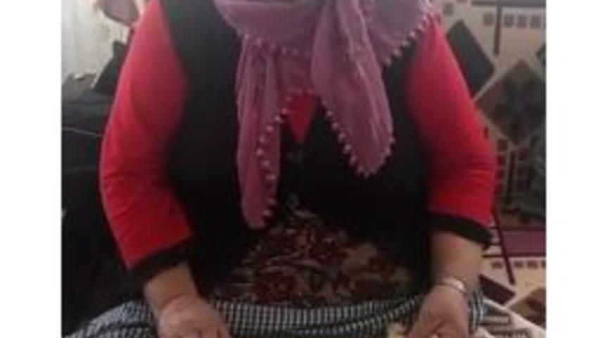 70&rsquo;lik G&uuml;ler Ninenin Erdoğan Sevgisi G&ouml;renleri Hayrete D&uuml;ş&uuml;r&uuml;yor