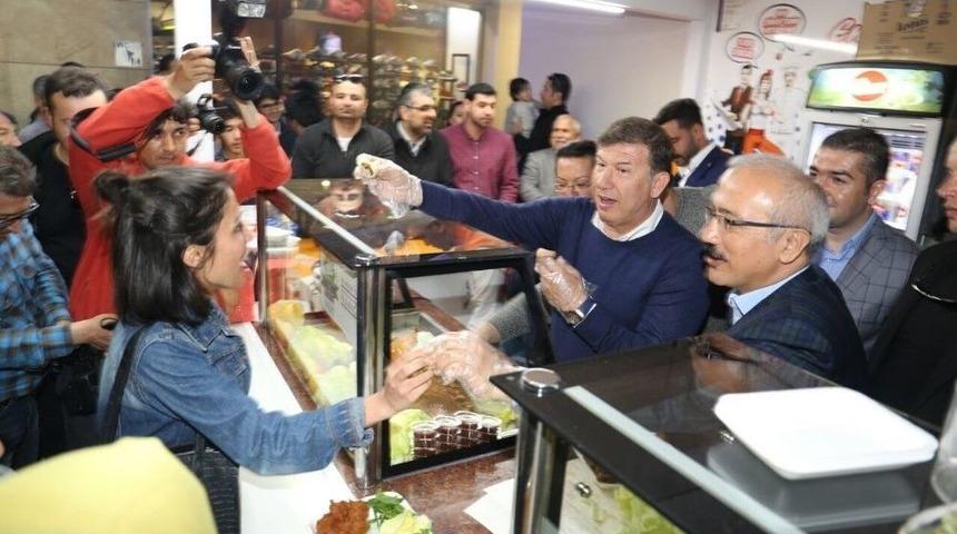 Bakan Elvan, Tanju &Ccedil;olak İle Birlikte Esnafı Ziyaret Etti