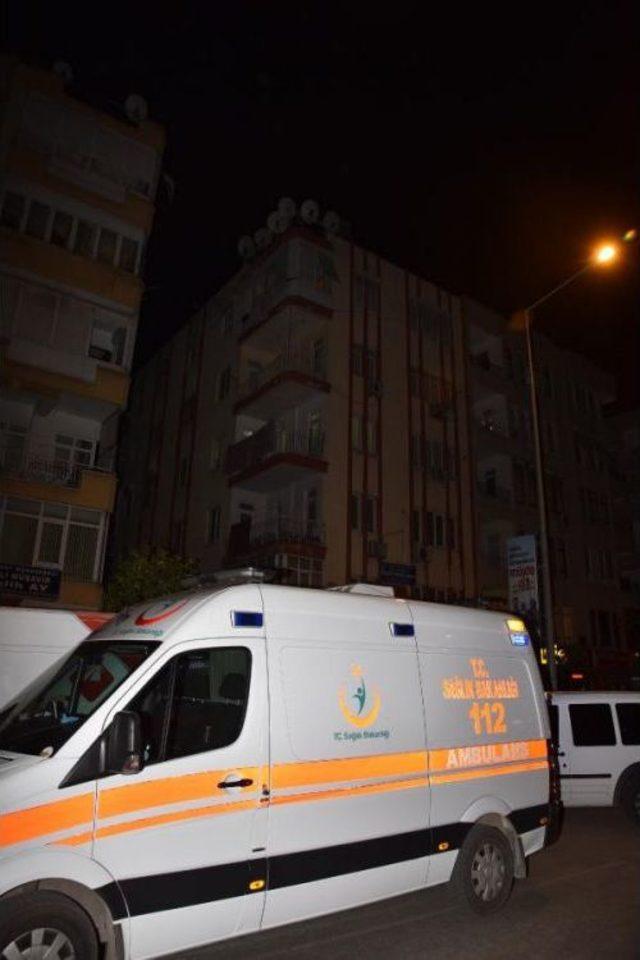 Alacak Kavgasında Kılı&ccedil;la Dehşet Sa&ccedil;tı: 1 &Ouml;l&uuml;, 1 Yaralı 1