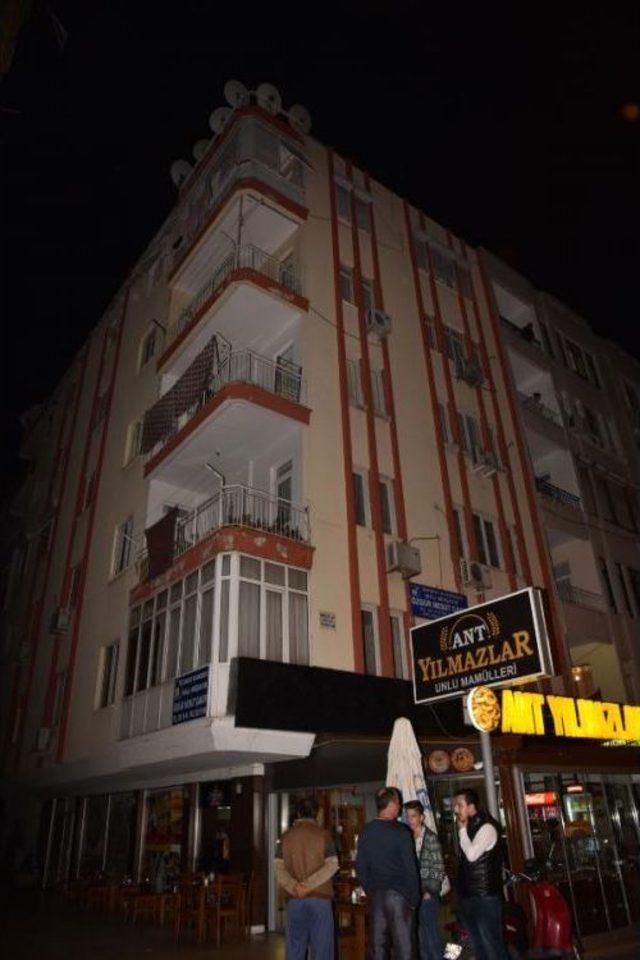 Alacak Kavgasında Kılı&ccedil;la Dehşet Sa&ccedil;tı: 1 &Ouml;l&uuml;, 1 Yaralı 2