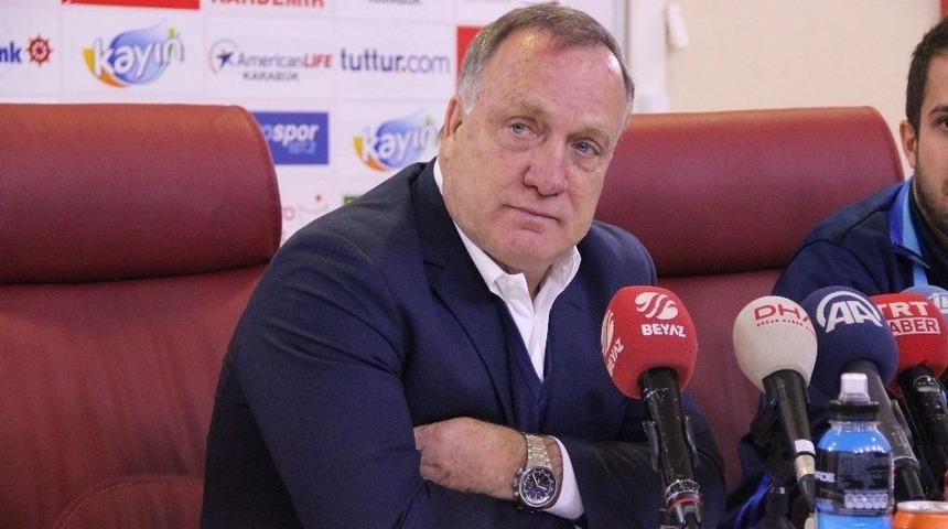 Advocaat: "oyuncular Benim Dediklerimi Yapmak Zorundalar. Sezon Sonuna Kadar Patron Benim"