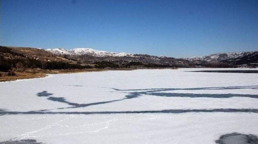 &Ccedil;orum Barajı Buz Tuttu