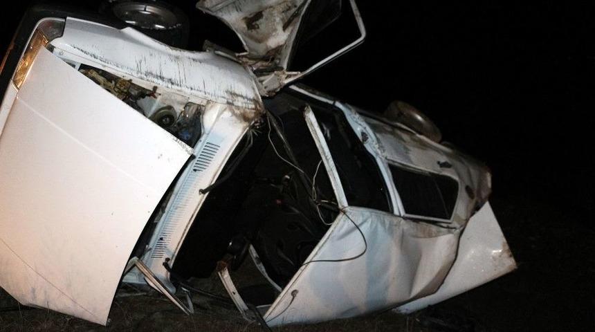 Otomobil Takla Attı: 1 &Ouml;l&uuml;, 2 Yaralı