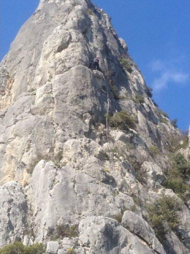 Kayalıkta Mahsur Kalan Ke&ccedil;iyi Afad Kurtardı 2