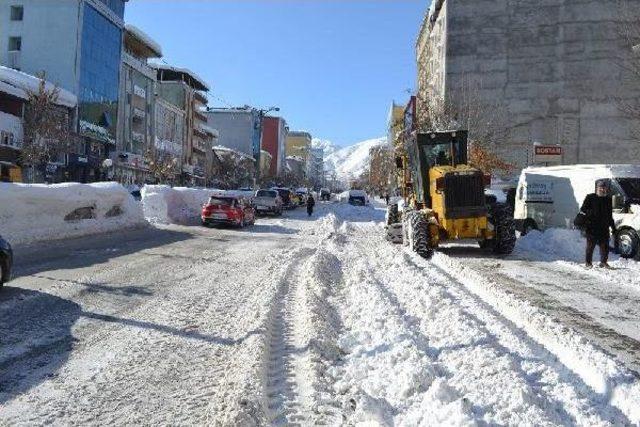 Tipide Yolcu Otobüsü Kara Saplandı