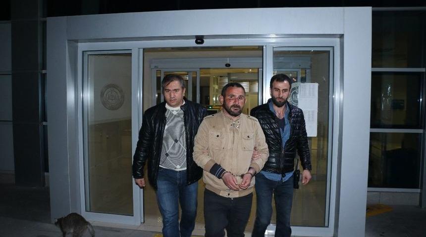 Muhtara Bı&ccedil;aklı Saldırı G&uuml;venlik Kamerasında