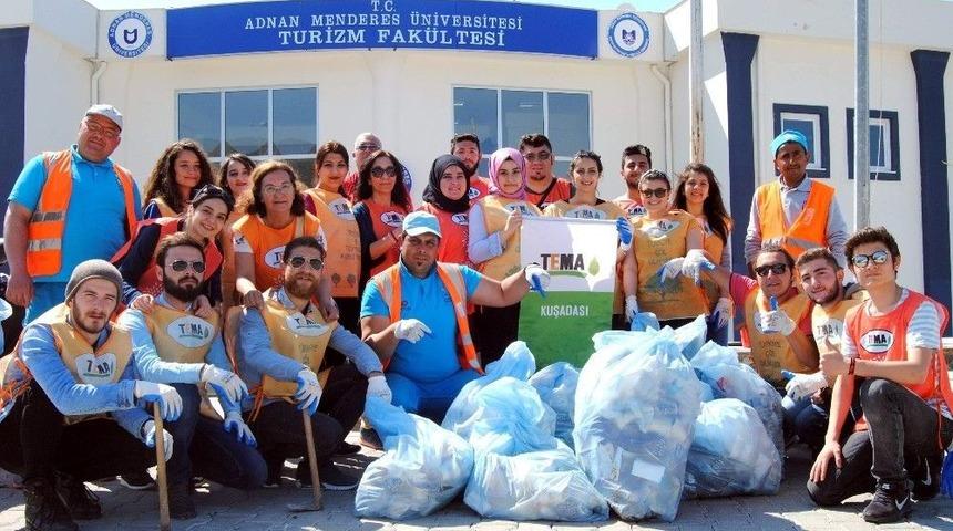 G&ouml;n&uuml;ll&uuml; Gen&ccedil;ler Kamp&uuml;ste &Ccedil;evre Temizliği Yaptı