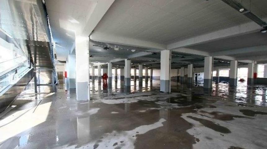 Bayraklı&rsquo;daki Dev Pazar Yeri Projesi Tamamlandı