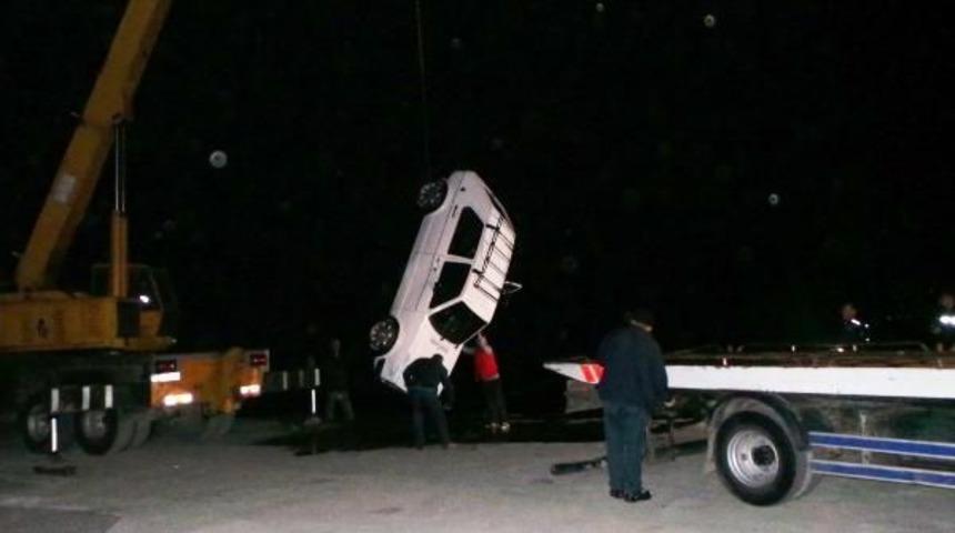 Otomobiliyle Rıhtımda Manevra Yaparken Denize D&uuml;şt&uuml;