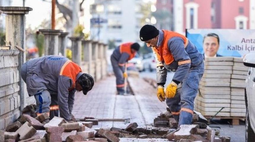 Muratpaşa Belediyesi Asfalt &Ccedil;alışmalarına Devam Ediyor