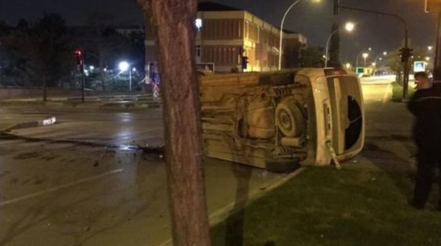 Bursa&rsquo;da Trafik Kazası: 3 Yaralı