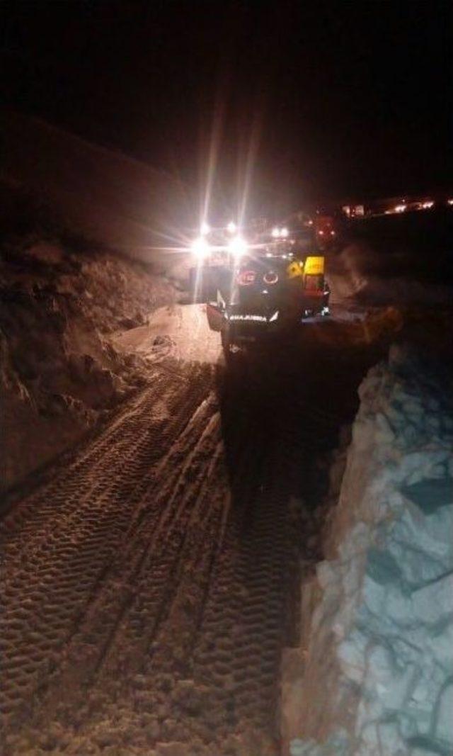 Van-hakkari Karayoluna Çığ Düştü