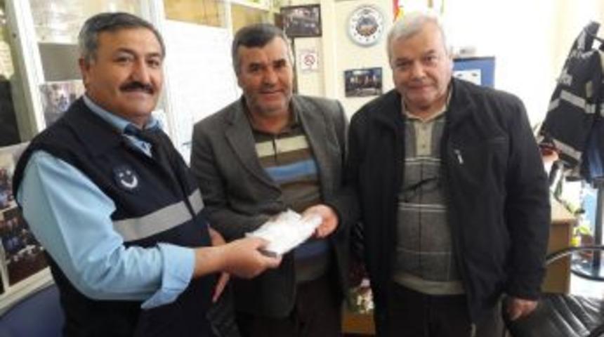 Sokakta Bulduğu 10 Bin Lirayı Zabıta Ekiplerine Teslim Etti