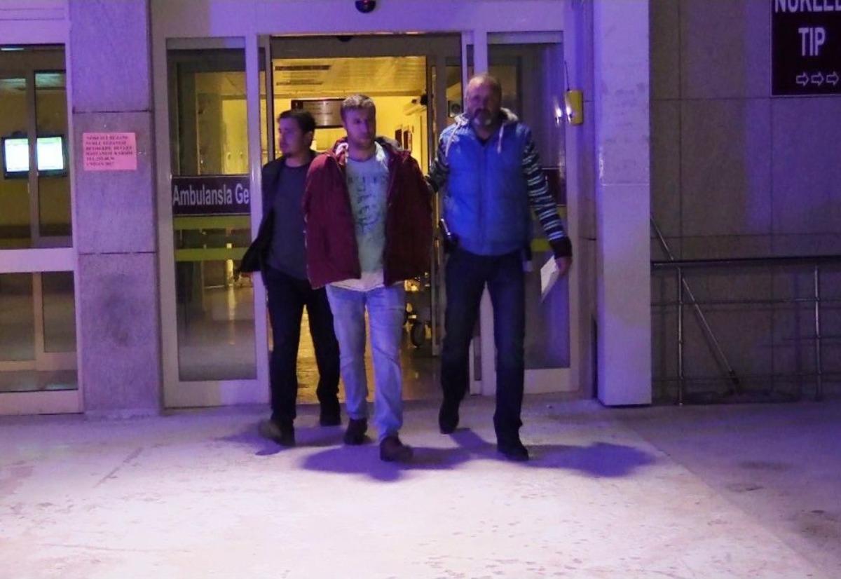 Kovaladığı Genci 14 Yerinden Bı&ccedil;aklayarak &Ouml;ld&uuml;rd&uuml;, K&ouml;peğinden Yakalandı