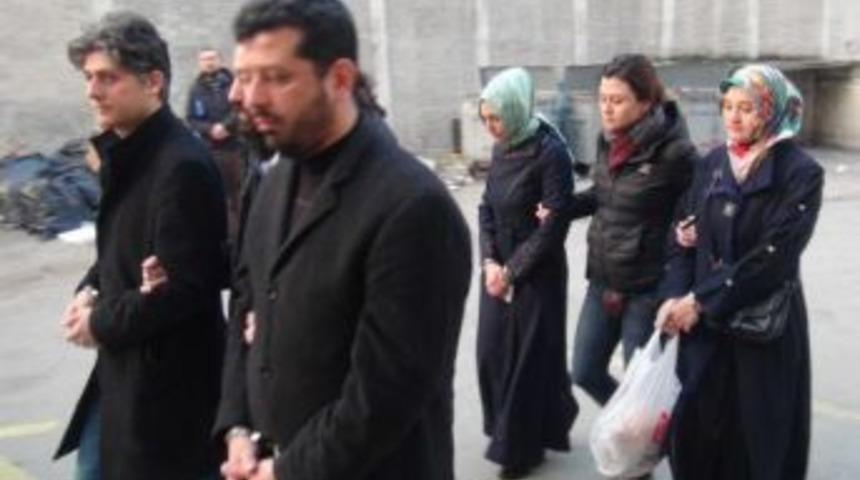 Bursa'da Fet&ouml; Ş&uuml;phelisi 4 Kişi Adliyeye Sevk Edildi