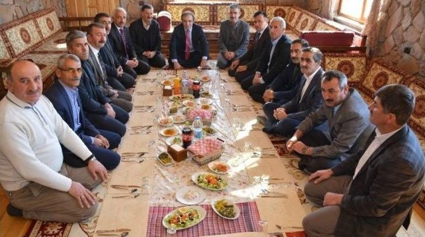 Başkan Vekili Epcim Muhtarlarla Bir Araya Geldi