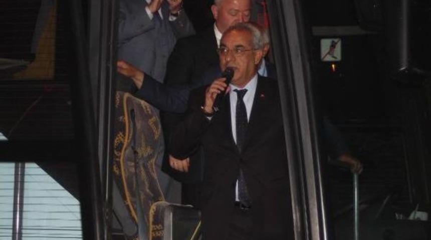 Tarihi Hana Afiş Gerginliğini Vali Okur &Ccedil;&ouml;zd&uuml;