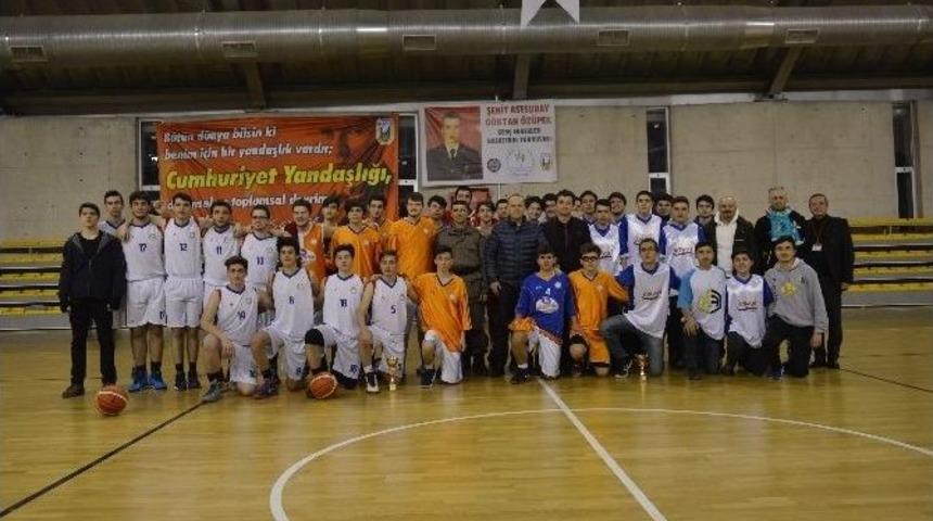 El-bab Şehidi İ&ccedil;in Sahaya &Ccedil;ıktılar