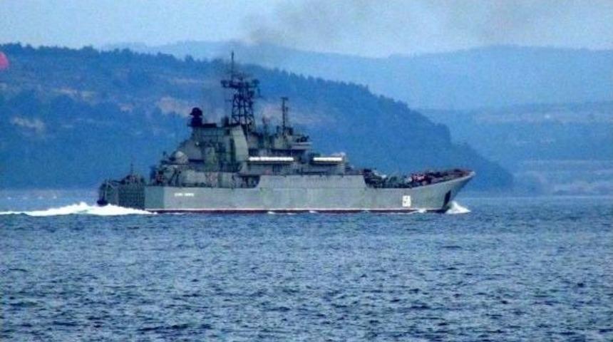 Rus Savaş Gemisi &Ccedil;anakkale Boğazı'ndan Ge&ccedil;ti