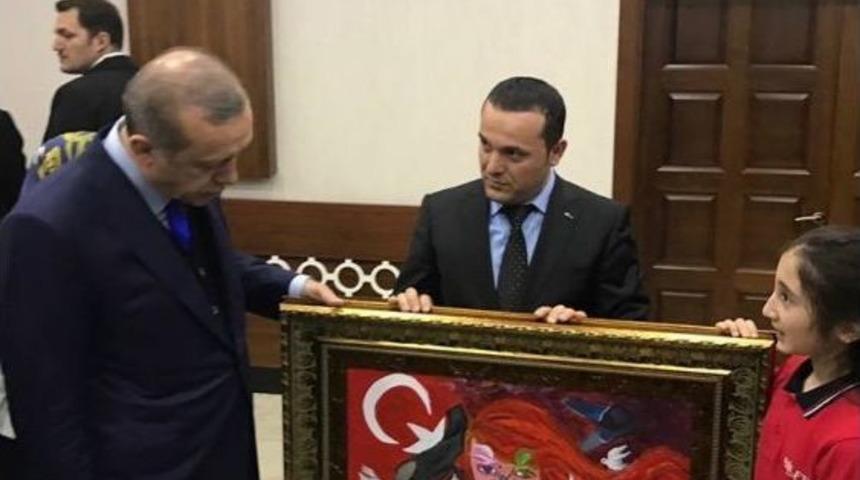 Diyarbakırlı &Ouml;ğrenciden Cumhurbaşkanı Erdoğan&rsquo;ı Duygulandıran Hediye