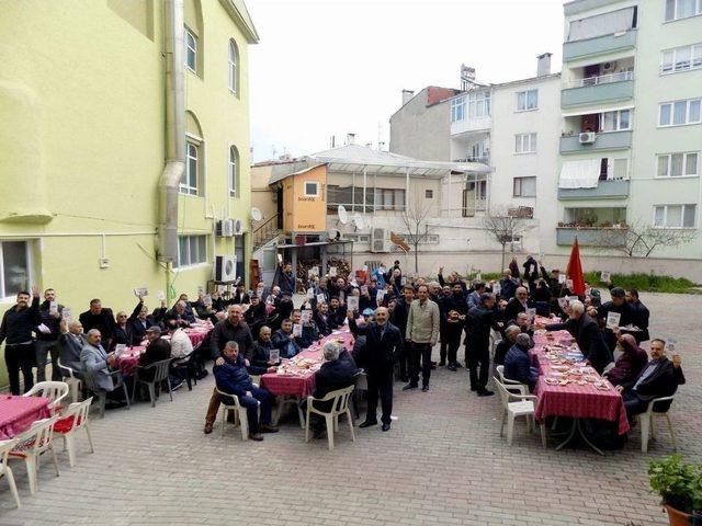 Ak Parti Mudanya İlçe Başkanı Kaya Esnaf Ve Vatandaşla Bir Araya Geldi