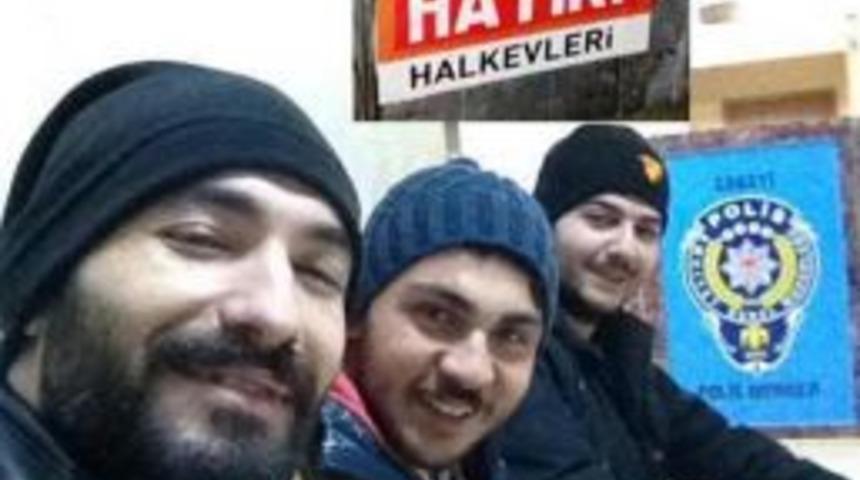 'hayır' Afişi Yapıştıran 3 Kişi G&ouml;zaltında