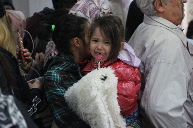 (özel Haber) Halı Satış Mağazasında Bedava Halı İzdihamı