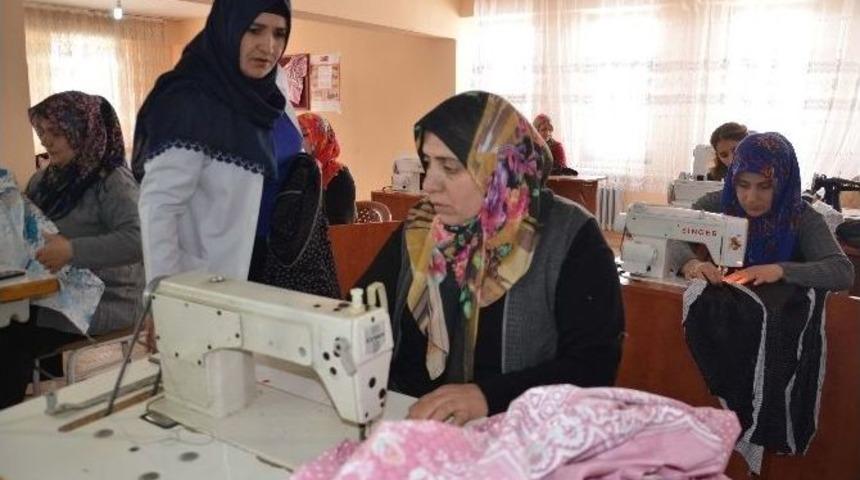Muş&rsquo;ta Kadınlar İş Hayatına Hazırlanıyor
