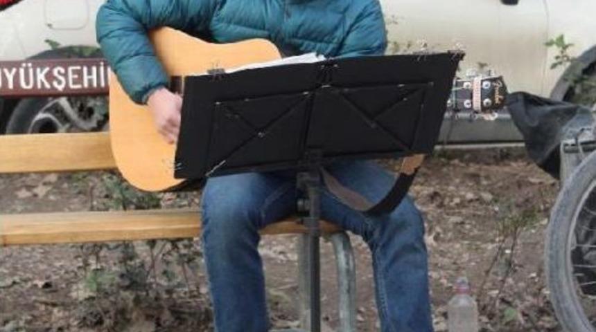 Japon Gen&ccedil; Bisikletiyle 23 &Uuml;lkeyi Gezdi