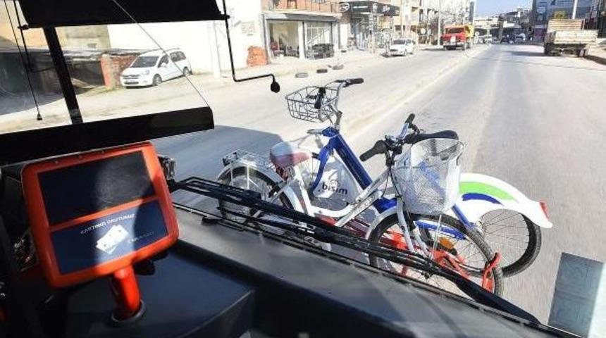 İzmir'de Bisikletle Otob&uuml;s Yolculuğu Başladı