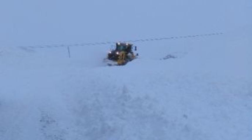 Hakkari&rsquo;de Yol A&ccedil;ma &Ccedil;alışması