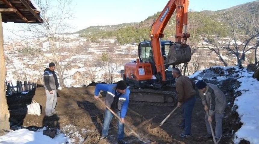 Belediye Yanan Evi Yeniden Yapıyor