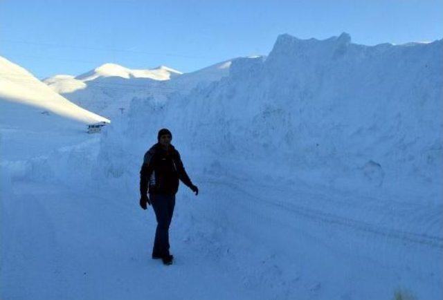 Bitlis’Te Kardan Kapanan 350 Köy Yolundan 210'u Açıldı