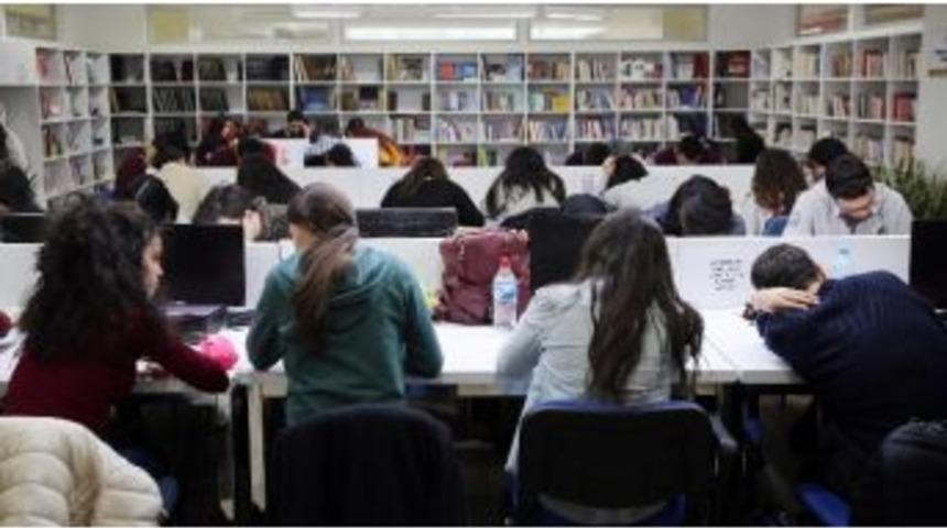 Yaşar Kemal K&uuml;t&uuml;phanesi Dolup Taşıyor