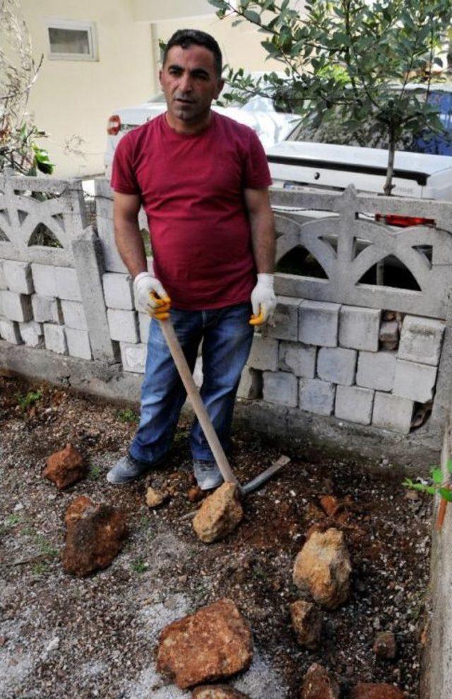 Apartman Bahçesinde 2 El Bombası Bulundu