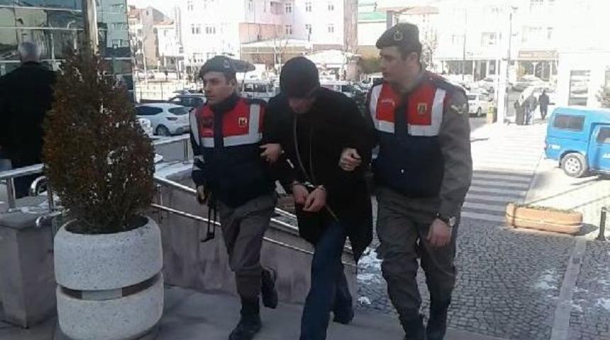 Otostopla Bindiği Ara&ccedil;ta 2 Bin Lira Parası Gasp Edildi