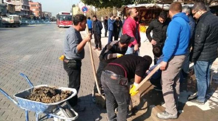 Başbakan'a Cuma Namazı Hazırlığı