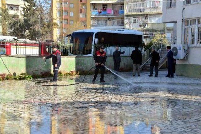 Başbakan'a Cuma Namazı Hazırlığı