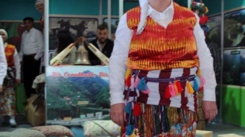 Kemen&ccedil;e Eşliğinde Giresun Defilesi