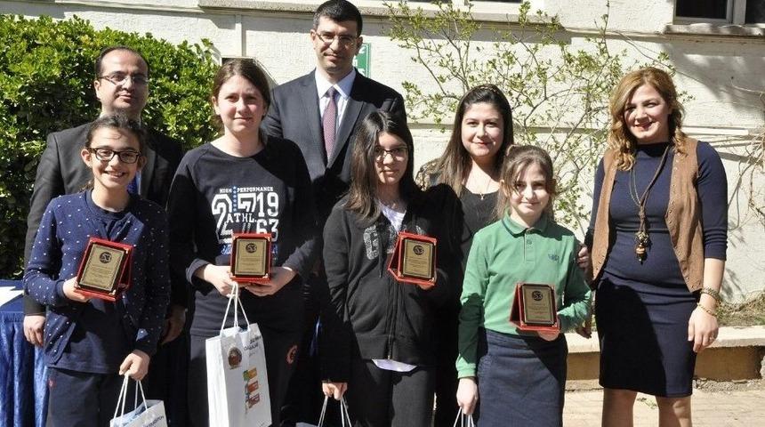 Gkv&rsquo;li Kitap Dostlarına &Ouml;d&uuml;l