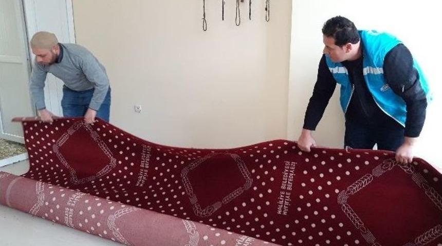Haliliye Belediyesi 16 Okulun Mescidine Halı D&ouml;şedi