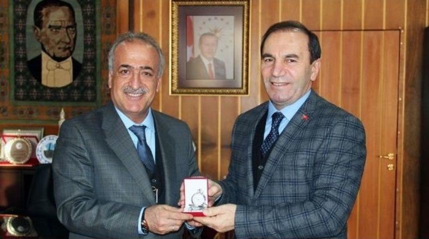 Amasya Valisi Salih Işık, Rekt&ouml;r &Ccedil;omaklı&rsquo;yı Ziyaret Etti
